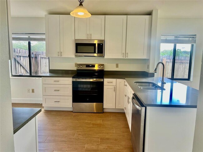 Building Photo - 1040 Manigan Ave