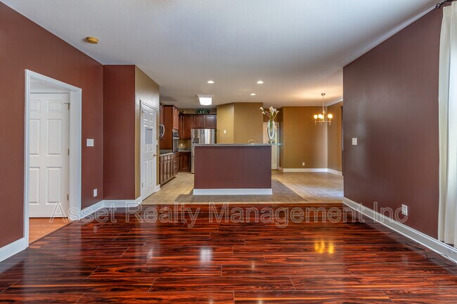 Building Photo - 8334 Bay Gardens Ln