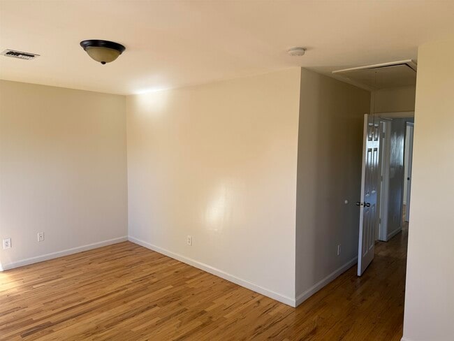 Building Photo - 99 Bidwell Ave