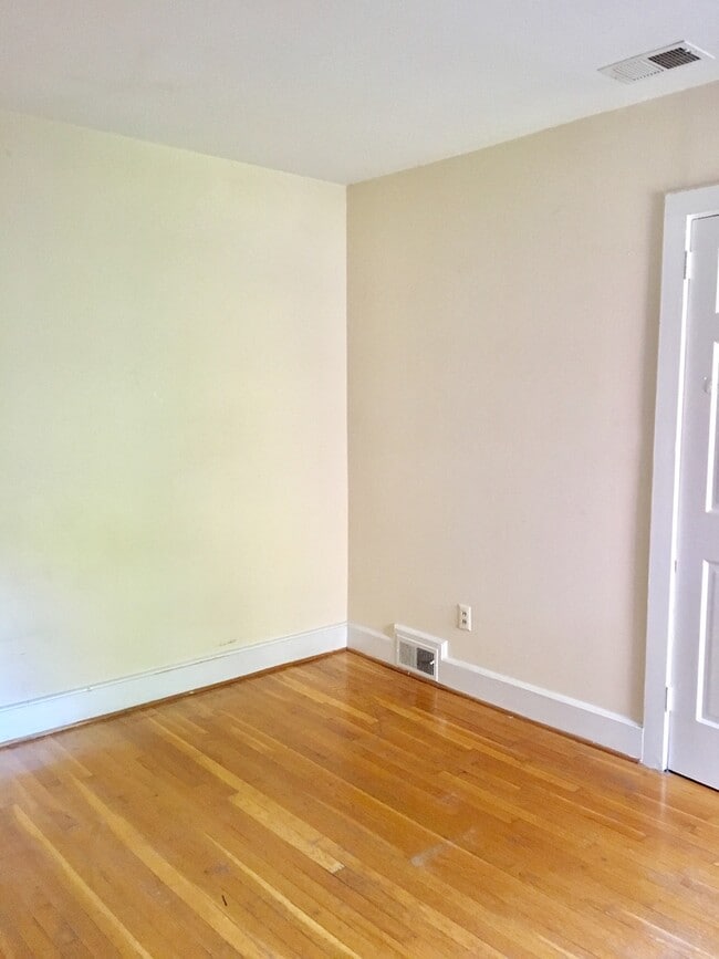 Building Photo - 118 S Waccamaw Ave