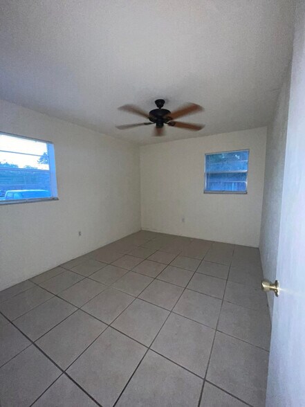Building Photo - 1536 Barbarie Ln