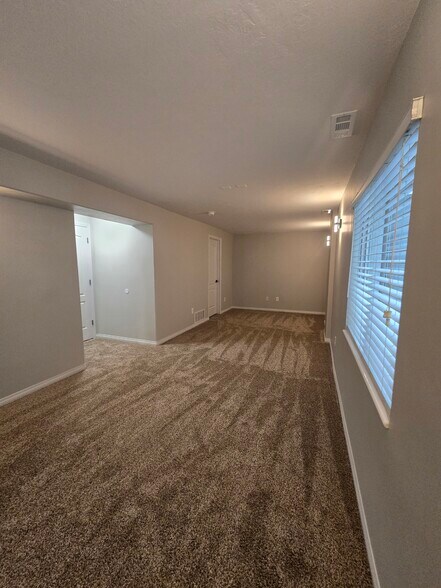 Building Photo - 287 E Rockingham Ct