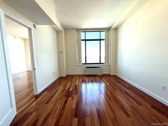 Building Photo - 10 City Pl