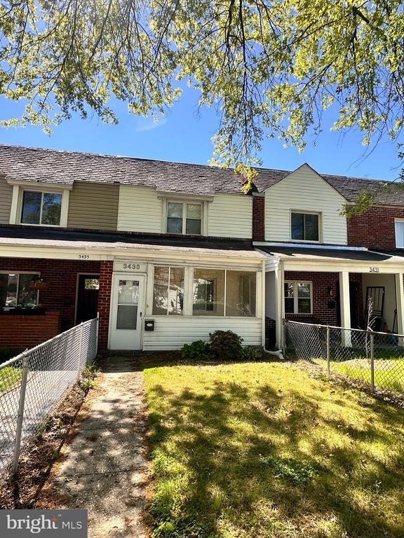 Building Photo - 3433 Clay St NE