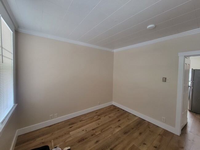 Building Photo - 2 Bedroom Home in Lancaster City