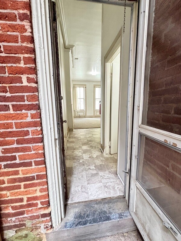 Building Photo - 156 E Walnut St