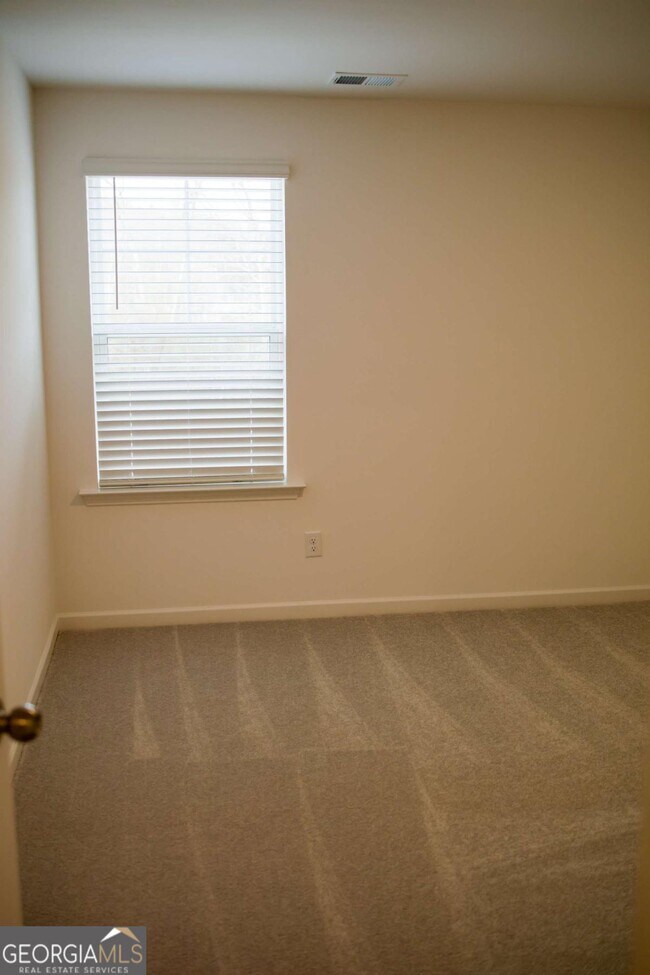 Building Photo - 484 Red Dragon Dr