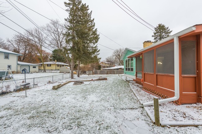 Building Photo - Great Roseville Home, Moundsview Schools, ...