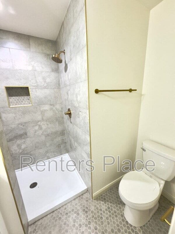 Building Photo - 1140 S Quincy Ave