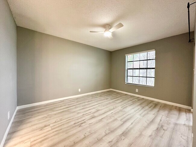 Building Photo - 2800 Palmwood Terrace