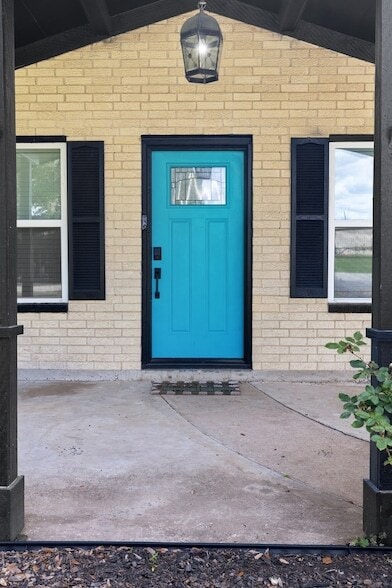 Building Photo - 1415 Palm Dr