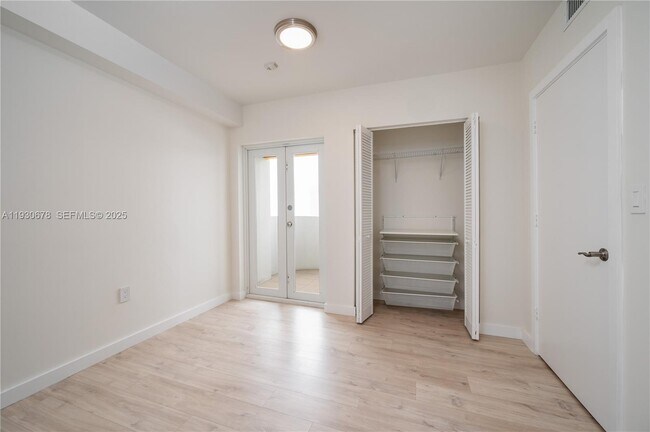 Building Photo - 1712 SW 2nd Ave