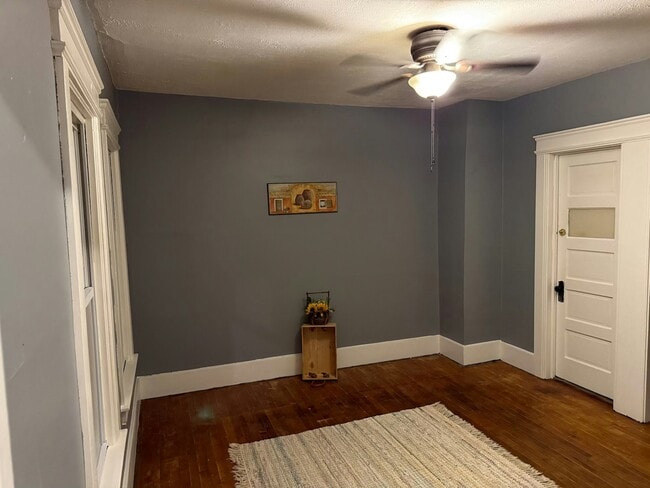 Primary Photo - 318 Apple St