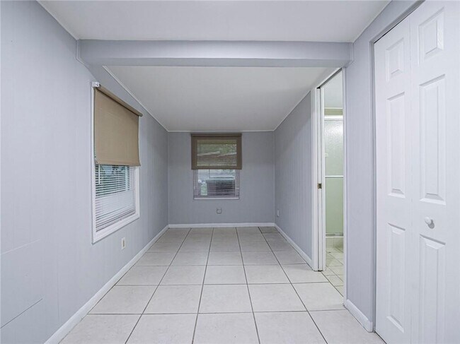 Building Photo - 1465 6th Ave