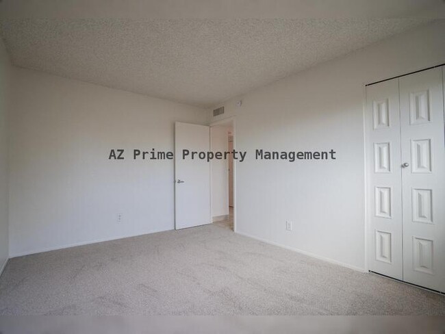 Building Photo - 1104 E Bell De Mar Dr