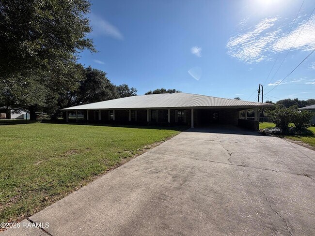 Building Photo - 325 Yearling Rd