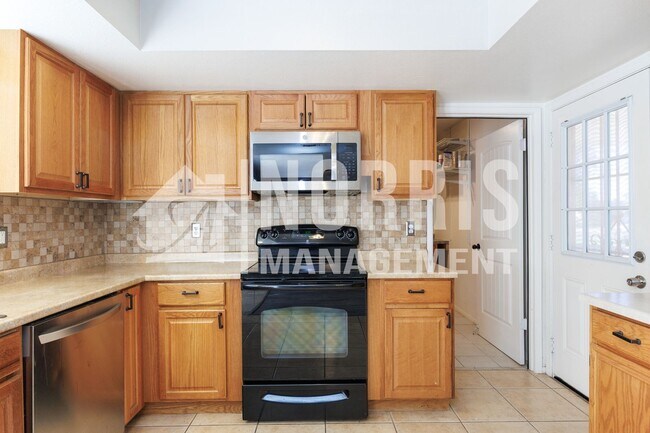 Building Photo - Great Home With NO HOA