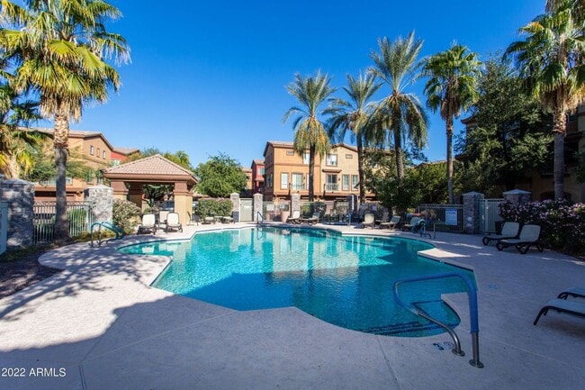 Building Photo - 1920 E Bell Rd