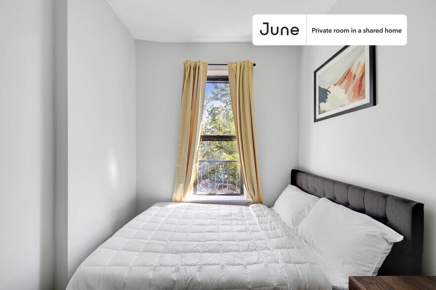 Building Photo - Room in Shared 4 bed/1 bath home