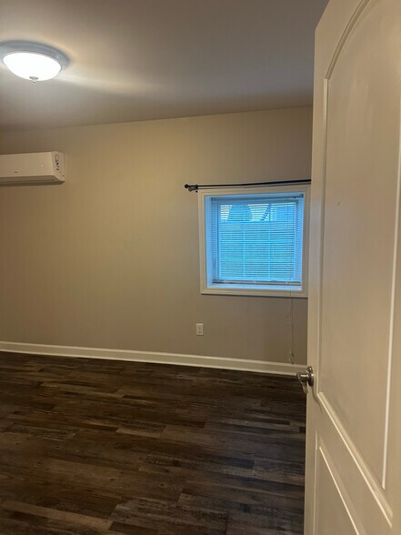 Building Photo - 1611 S Main St