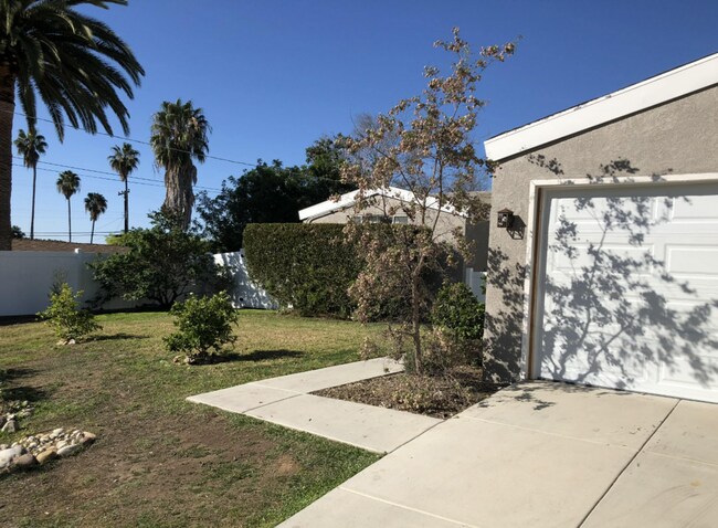 Building Photo - WALK TO SDSU! 4 bed 2 bath House w/ A/C