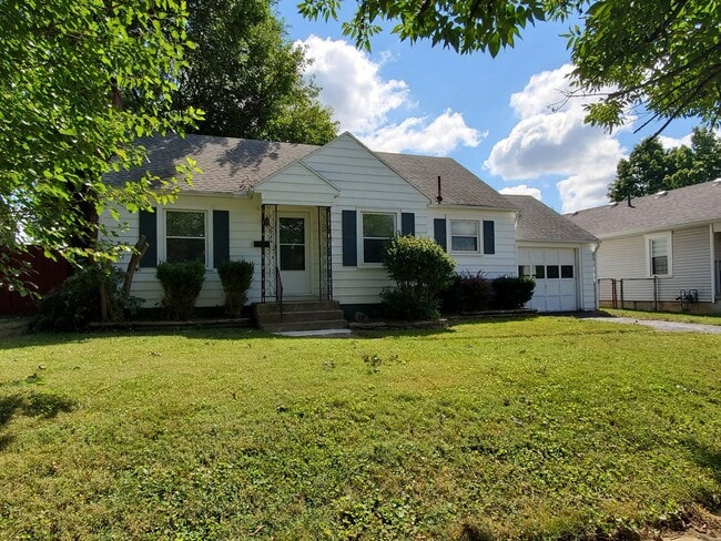 Building Photo - Belmont 2 Bedroom Bungalow