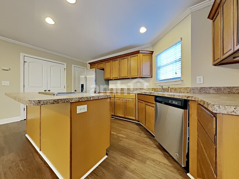 Building Photo - 10916 Parkgate Ln