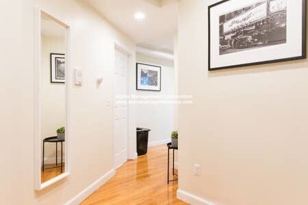 Building Photo - 22 Euston St