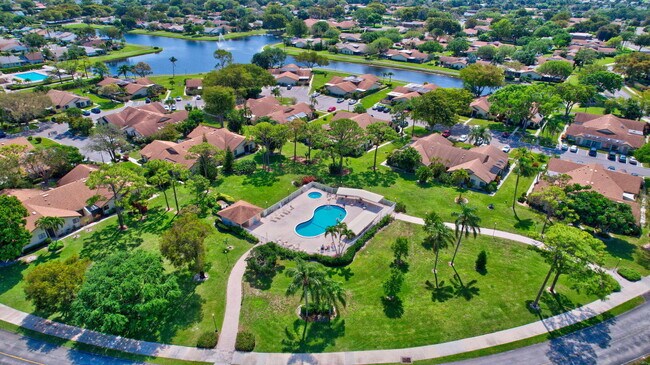 Building Photo - 2925 Riviera Dr