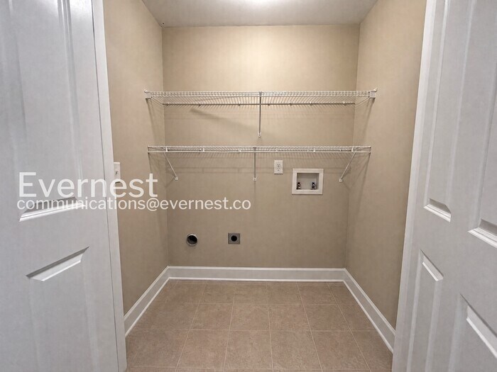 Building Photo - 7023 Sunnywood Dr