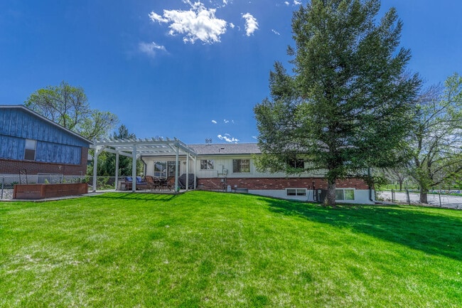 Building Photo - 6905 E Hillside Pl