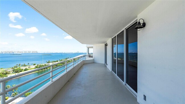 Building Photo - 555 NE 34th St