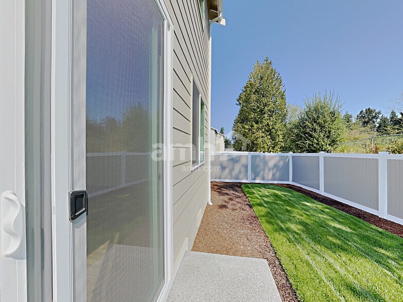 Building Photo - 12433 83rd Ave E