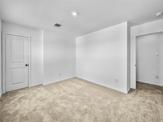 Building Photo - 5818 Starling Dr