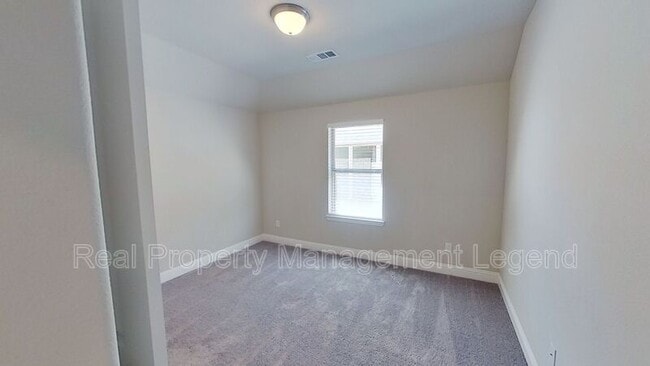 Building Photo - 6117 Horsetail Dr