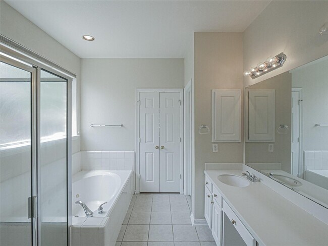 Building Photo - 3606 Paluxy Cir