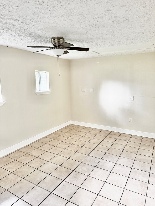 Building Photo - 3718 Moore St