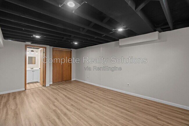 Building Photo - 201 Sadonia Ave