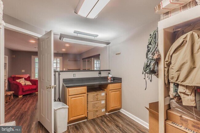 Building Photo - 607 Lancaster St