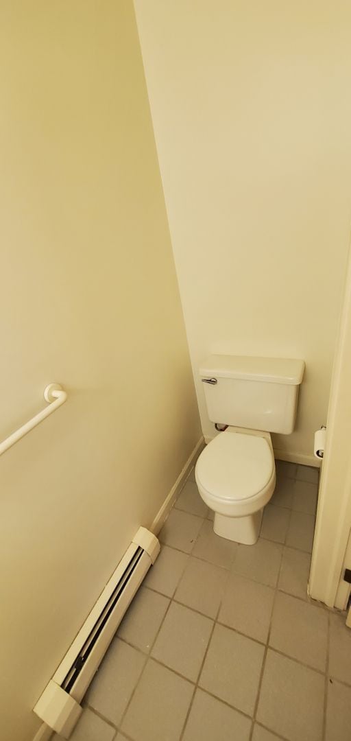 Building Photo - Spacious 3 Bedroom Condo Near Downtown Tra...