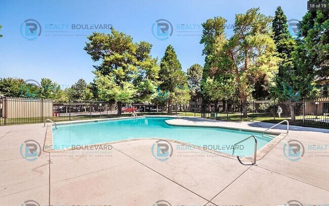 Building Photo - 1 Month free!! This stunning two-bedroom, two-bathroom townhouse with Loft Area