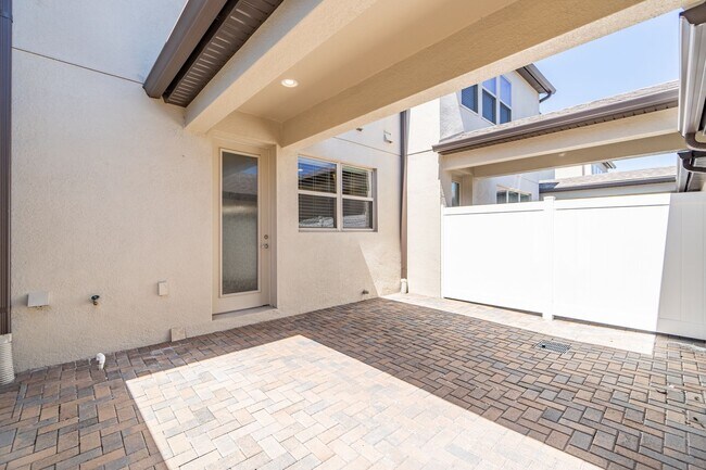 Building Photo - Beautiful Energy Efficient 3/2.5 Townhome ...