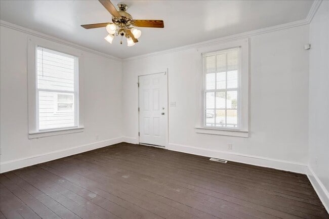 Building Photo - 1606 Broad St