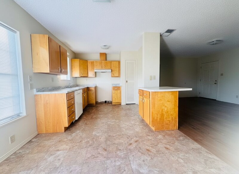 Building Photo - 906 N Bishop St