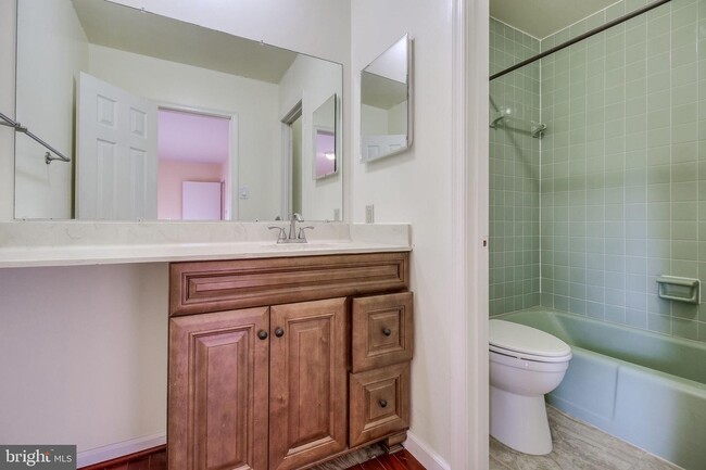 Building Photo - 5122 Cliffhaven Dr