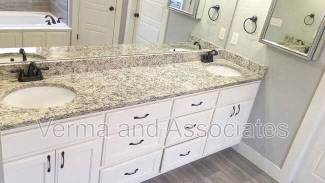 Building Photo - 1610 Sweetbriar Way