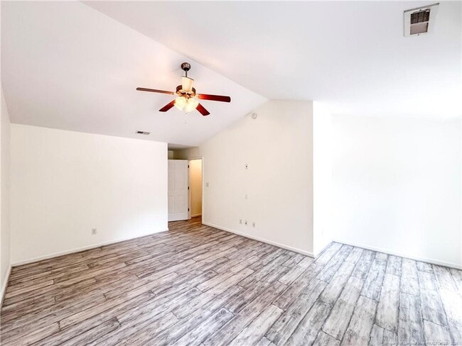 Building Photo - 758 Blue Bird Dr
