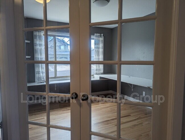 Building Photo - 2306 Steele St