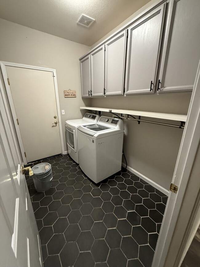 Building Photo - 9644 Crisswell Dr