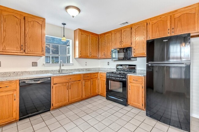 Building Photo - 3 Bedroom in Bluewater Bay!